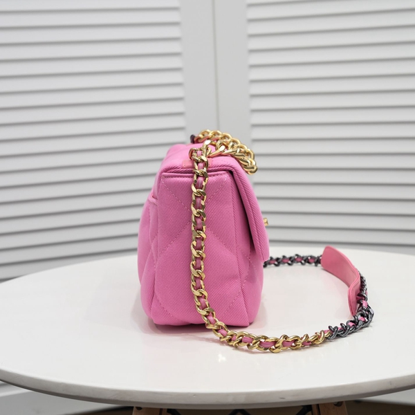 シャネルバッグ背面デザイン